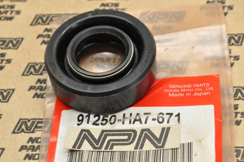 NOS Honda 1986-87 TRX350 1987-89 TRX350 D Fourtrax Dust Seal 91250-HA7-671