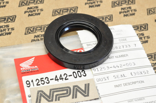 NOS Honda CB1100 CB400 CB450 CBR1000 GL1200 VF1000 VF700 Oil Seal 91253-442-003