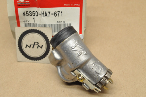 NOS Honda 1986-87 TRX350 1987 TRX350D Wheel Brake Cylinder 45350-HA7-671