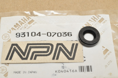 NOS Yamaha DT250 DT400 TX650 XJ650 XS1 XS2 XS750 XS850 Oil Seal 93104-07036