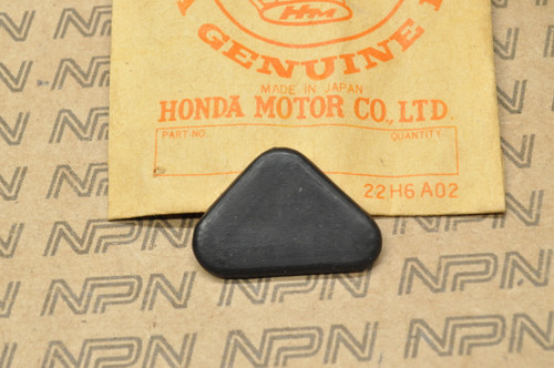 NOS Honda C110 CA110 C200 CA200 Rear Fender Left Grommet Plug 50328-022-000