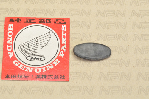 NOS Honda C100 C102 C105 T Rear Fender Grommet Rubber Plug 50327-005-000