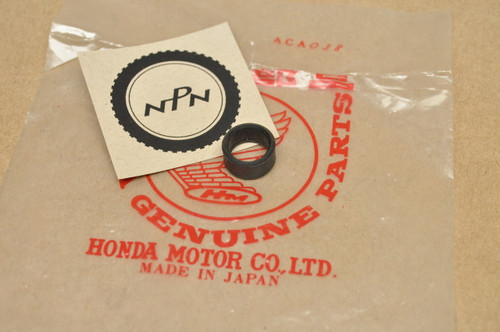 NOS Honda CB750 CB750A CB750F Cylinder Stud Bolt Gasket 12115-300-000