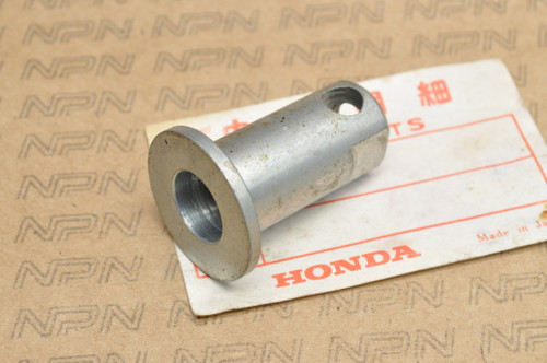NOS Honda CB350 CL350 K0-K3 Front Wheel Axle Sleeve 44302-286-000