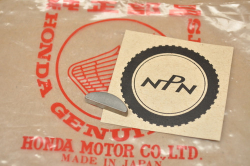 NOS Honda CB125 S CB400 T CM400 CR250 CX500 CX650 TL250 XL100 XL125 XL250 XL350 XR250 Crankshaft Woodruff Key 94401-25180 NOS Honda CB125 S CB400 T CM400 CR250 CX500 CX650 TL250 XL100 XL125 XL250 XL350 XR250 Crankshaft Woodruff Key 94401-25180