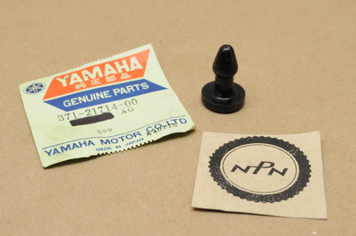 NOS Yamaha TX500 TY175 TY250 XS500 Side Cover Knob #1 371-21714-00