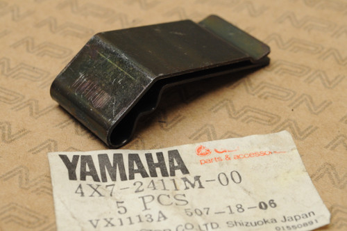 NOS Yamaha 1981-83 XV750 1981-83 XV920 Fuel Tank Clip 4X7-2411M-00