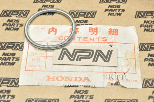 NOS Honda CL90 S90 Carburetor Air Filter Connecting Boot Spring 17256-028-000