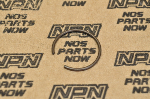 NOS Honda ATC250 R CR250 R FL350 TRX250 R Piston Pin Circlip 90601-430-000