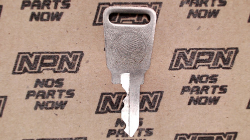 NOS OEM Honda Ignition  Lock & Switch Key Single Groove H5045