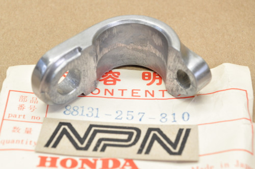 NOS Honda CA72 CA77 CA95 Upper Mirror Bracket 88131-257-810