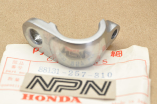 NOS Honda CA72 CA77 CA95 Upper Mirror Bracket 88131-257-810