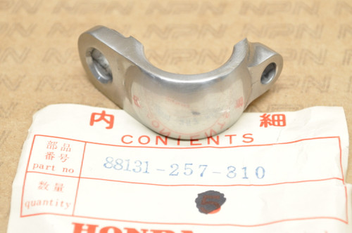 NOS Honda CA72 CA77 CA95 Upper Mirror Bracket 88131-257-810