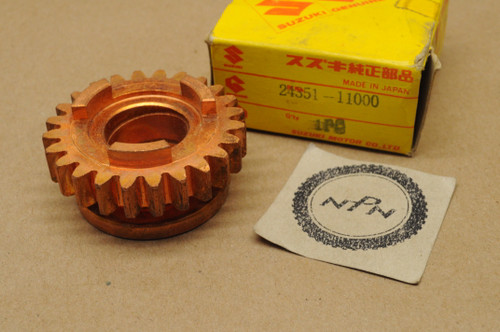 NOS Suzuki 1969 T20 1969 TC250 Fifth 5th Driven Gear 24351-11000