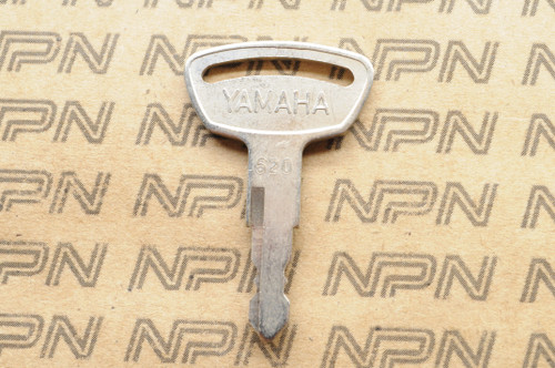 NOS Yamaha Ignition Switch & Lock Key #620