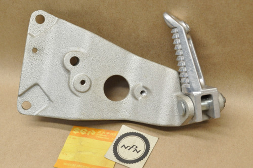 NOS Suzuki 1991-92 GSX-R750 Left Pillion Foot Rest Peg & Mount Bracket 43700-18D00