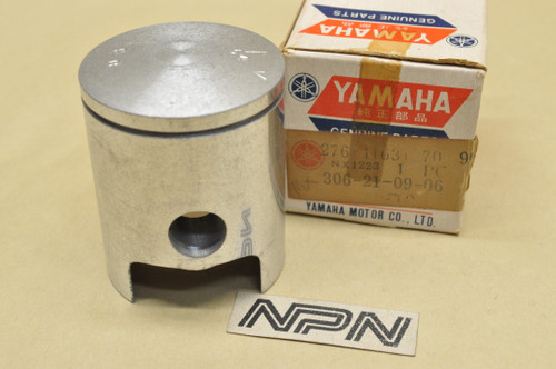 NOS Yamaha 1970-71 RT1 Standard Size Piston 284-11631-00-96 - NOS