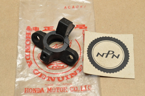 NOS Honda CB650 CB750 F CB900 F CBX GL1000 GL1100  GL500 Turn Signal Socket Rubber 33411-431-782