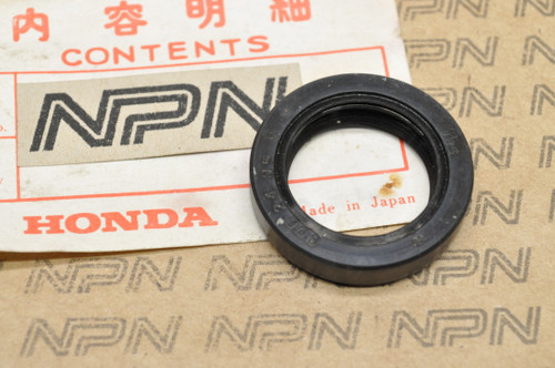 NOS Honda CA72 CA77 Front Wheel Hub Oil Seal 24x35x8 90752-250-000