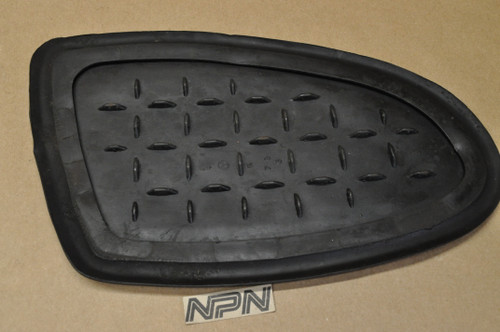Vintage OEM Honda CA77 Late Gas Tank Right Rubber Grip Knee Pad 17661-271-000