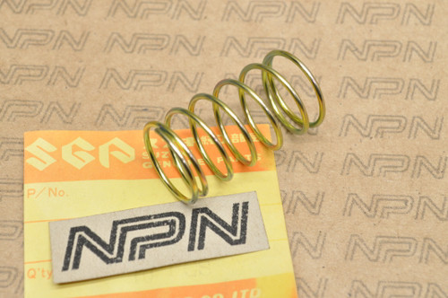 NOS Suzuki 1980-81 GS250 T 1980-82 GS450 L Side Cover Mount Spring 09440-20009