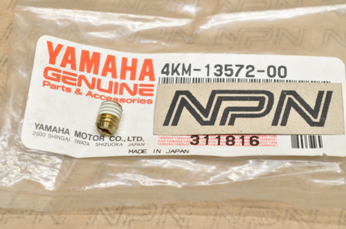 NOS Yamaha FJ600 FZ750 VMX12 XJ650 XJ700 XJ900 XS400 XVZ13 Nozzle 4KM-13572-00