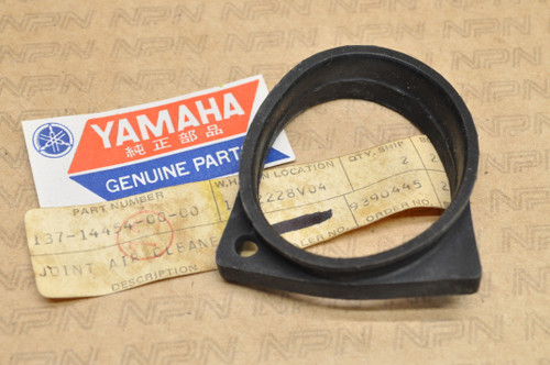 NOS Yamaha 1964-66 YA6 Air Filter Cleaner Box Rubber Joint 137-14454-00