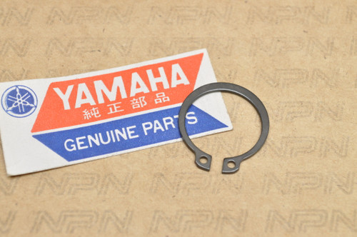 NOS Yamaha DT1 DT400 IT400 R5 RD250 RT3 TT500 XS400 XT500 Circlip 93410-22014