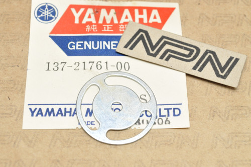 NOS Yamaha DS6 R3 YA6 YCS1 YG5 YL1 YL2 YM1 YR1 YR2 Oil Level Gauge 137-21761-00