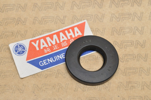 NOS Yamaha GT1 GT80 HT1 JT2 TY80 YL2 YT125 YT175 YZ80 Oil Seal 93104-18006