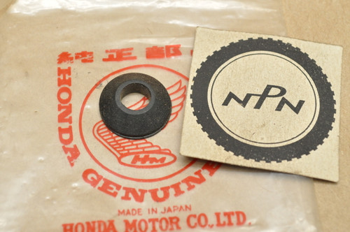 NOS Honda CB100 K0-K2 CL100 K0-K2 CL100S SL100 K0-K2 Speedometer Rubber Cushion B 37311-107-000