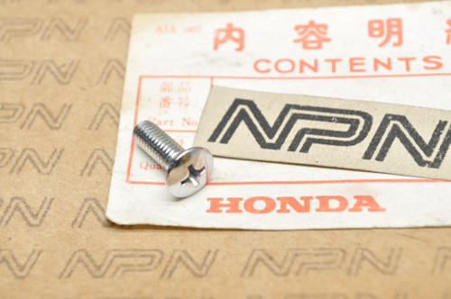 NOS Honda CA95 CB92 Crank Case Points Cover Oval Screw 5x16 93700-05016-02