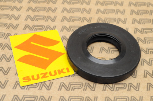 NOS Suzuki GT380 T20 TC250 Transmission Drive Shaft Oil Seal 09283-25002