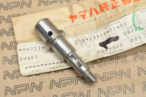 NOS Yamaha 1973 TX650 1970-71 XS1 1972 XS2 Oil Pump Shaft 256-13314-01