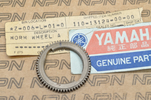 NOS Yamaha U5 1964 YJ2 YL1 Oil Pump Worm Wheel Gear 110-13124-00