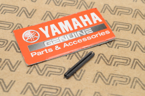 NOS Yamaha TT500 XT125 XT200 XT500 Side Cover Knob Spring Pin 91609-25018