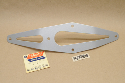 NOS Yamaha AT1 CT1 DT1 HT1 RT1 ATMX Front Fender Mount Bracket  284-21512-00-35