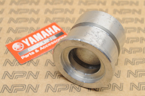 NOS Yamaha IT400 MX250 YZ125 YZ400 Rear Shock Seal Housing 483-22473-00