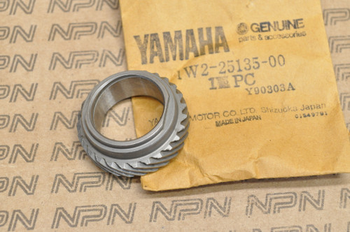NOS Yamaha IT175 IT250 IT400 TT250 TT500 Speedometer Drive Gear 1W2-25135-00