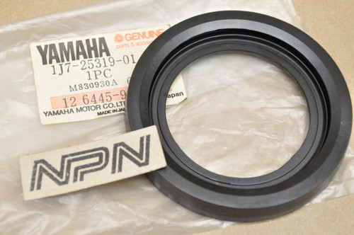 NOS Yamaha VMX12 XS1100 XS750 XV500 XV535 XVZ12 XVZ13 Dust Seal 1J7-25319-01