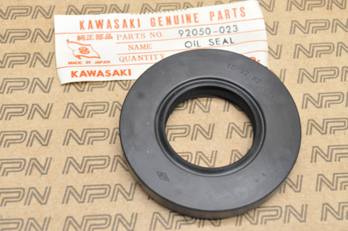 NOS Kawasaki H1 KH250 KH400 KH500 S1 S2 S3 Crank Shaft Oil Seal 92050-023