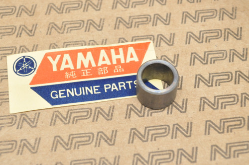 NOS Yamaha FZ600 SR185 TT225 XJ700 XT225 YX600 YZ250 YZ400 Collar 90387-124F4