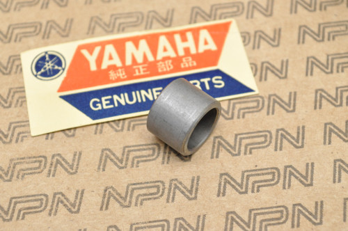 NOS Yamaha FZ600 SR185 TT225 XJ700 XT225 YX600 YZ250 YZ400 Collar 90387-124F4