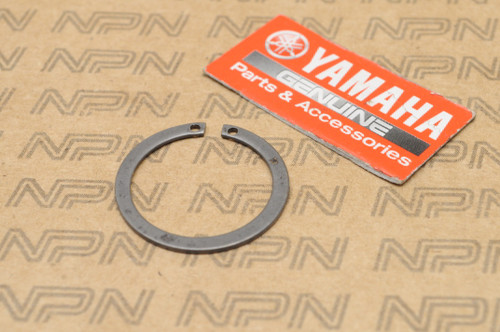 NOS Yamaha 1974 DT250 DT360 1998 XJ600 1998-99 XV535 Circlip 93440-25019