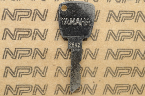 NOS Yamaha Ignition Switch & Lock Key # 2642