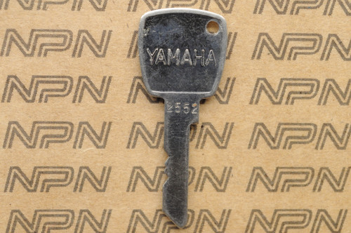 NOS Yamaha Ignition Switch & Lock Key # 2552