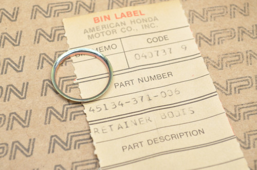 NOS Honda GL1000 GL1000LTD Gold Wing Caliper Dust Boot Retainer 45134-371-006