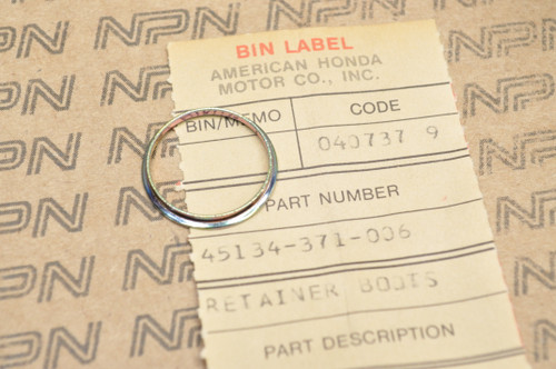 NOS Honda GL1000 GL1000LTD Gold Wing Caliper Dust Boot Retainer 45134-371-006