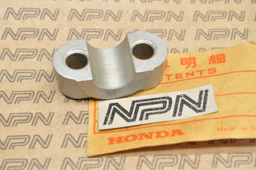 NOS Honda CB450 CB72 CB77 CL72 CL77 Front Axle Holder Bracket 51634-283-000 T