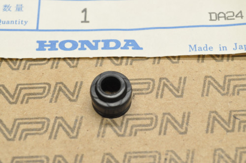 NOS Honda CM200 T CM250 CMX250 Rebel Valve Stem Seal 12209-657-000